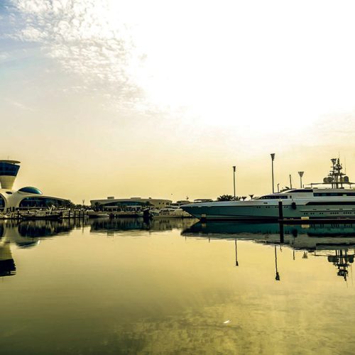 في ورقة بحثية تعكس آراء نخبة من خبراء القطاع البحري أبوظبي تتحول إلى وجهة متميزة لليخوت الفاخرة